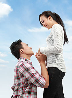 Man proposing to a girlfriend
